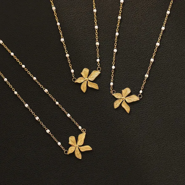 Gold_Flower_Chain_Necklace_For_Women